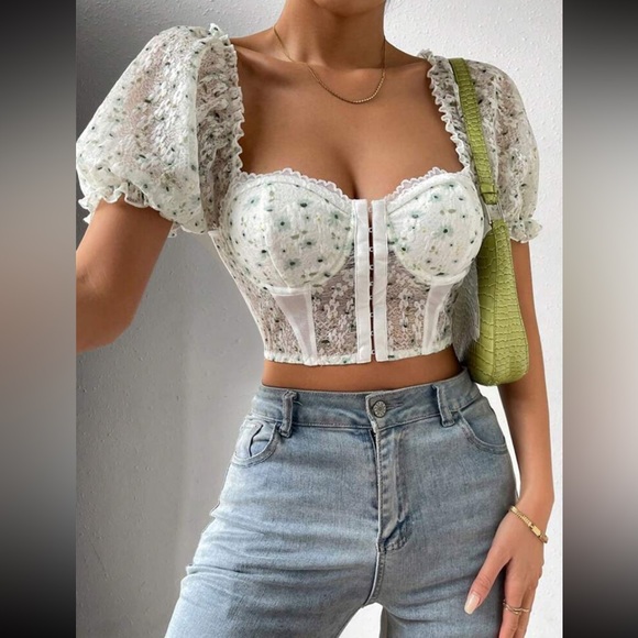 Floral embroidered puff sleeve crop top
